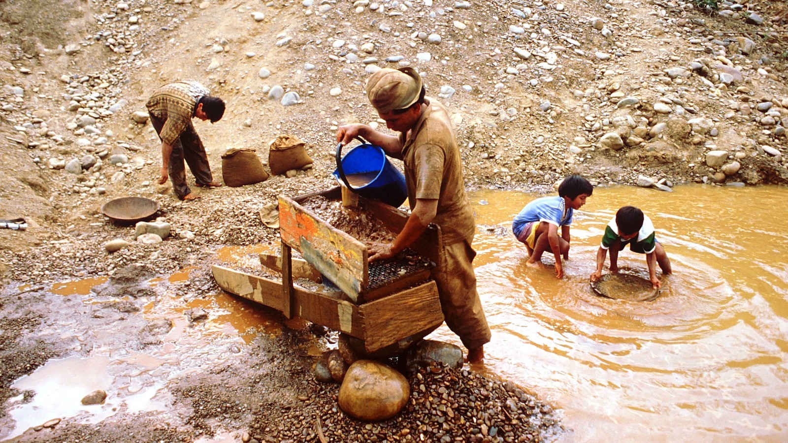 In Bolivia, Mercury Pollution Spreads Amid a Surge in Gold Mining